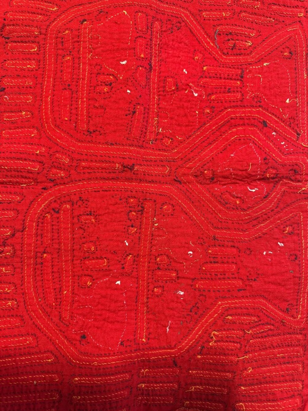 Handcrafted Kuna Mola Textile Panel With Vibrant Geometric & Animal Motifs Rever - Picture 2 of 2